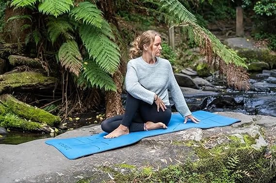 Le tapis est un incontournable parmi les accessoires de yoga pour débutant